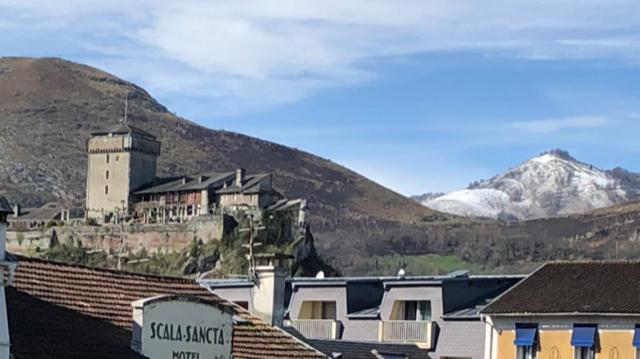 Loft Reve Du Soir 125 M2 Climatise 350 M De La Gare Appartement Lourdes Buitenkant foto